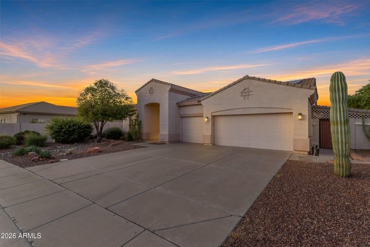 8220 W Gardenia Ave, Glendale, AZ 85303